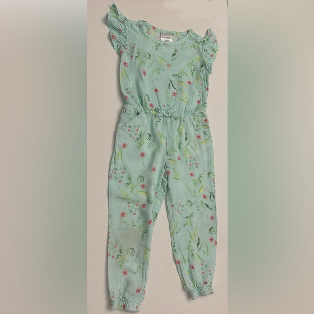 Toughskins girl’s Light Green Floral Outfit. Size 3T.